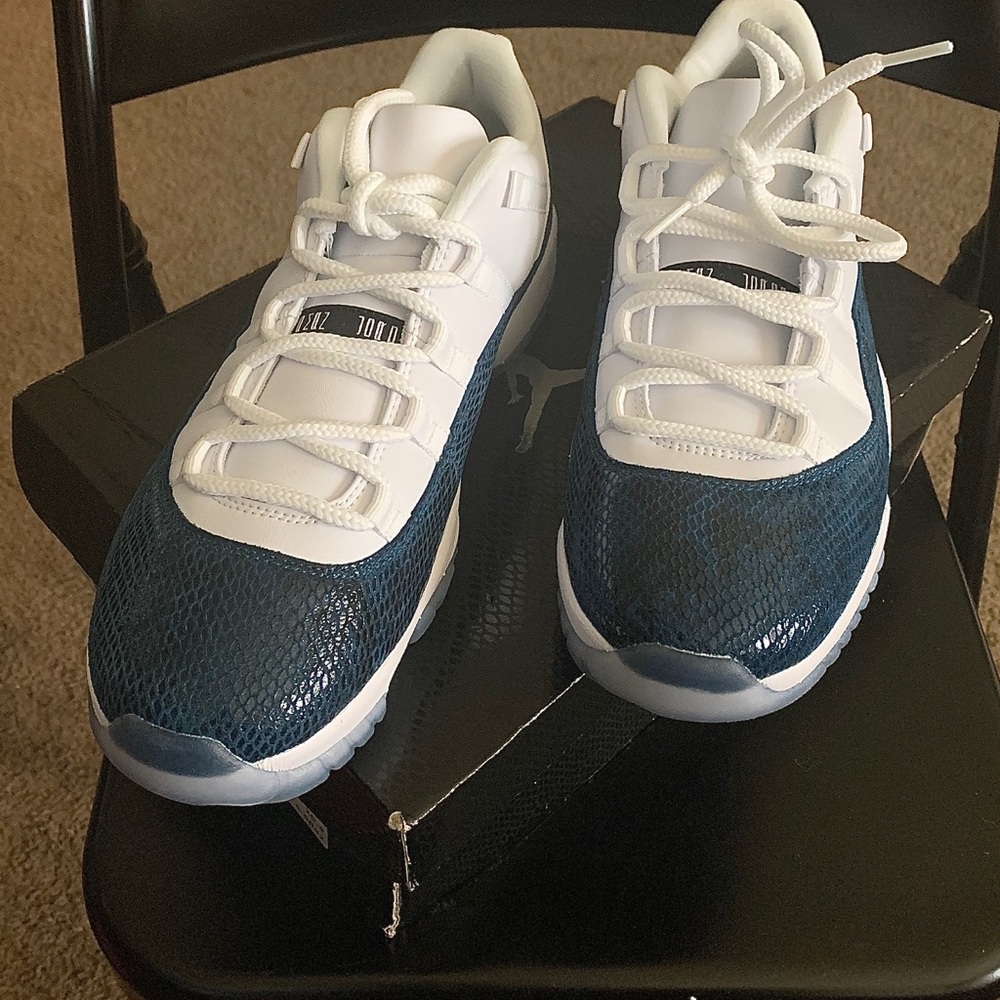 AIR JORDAN 11 RETRO LOW LE